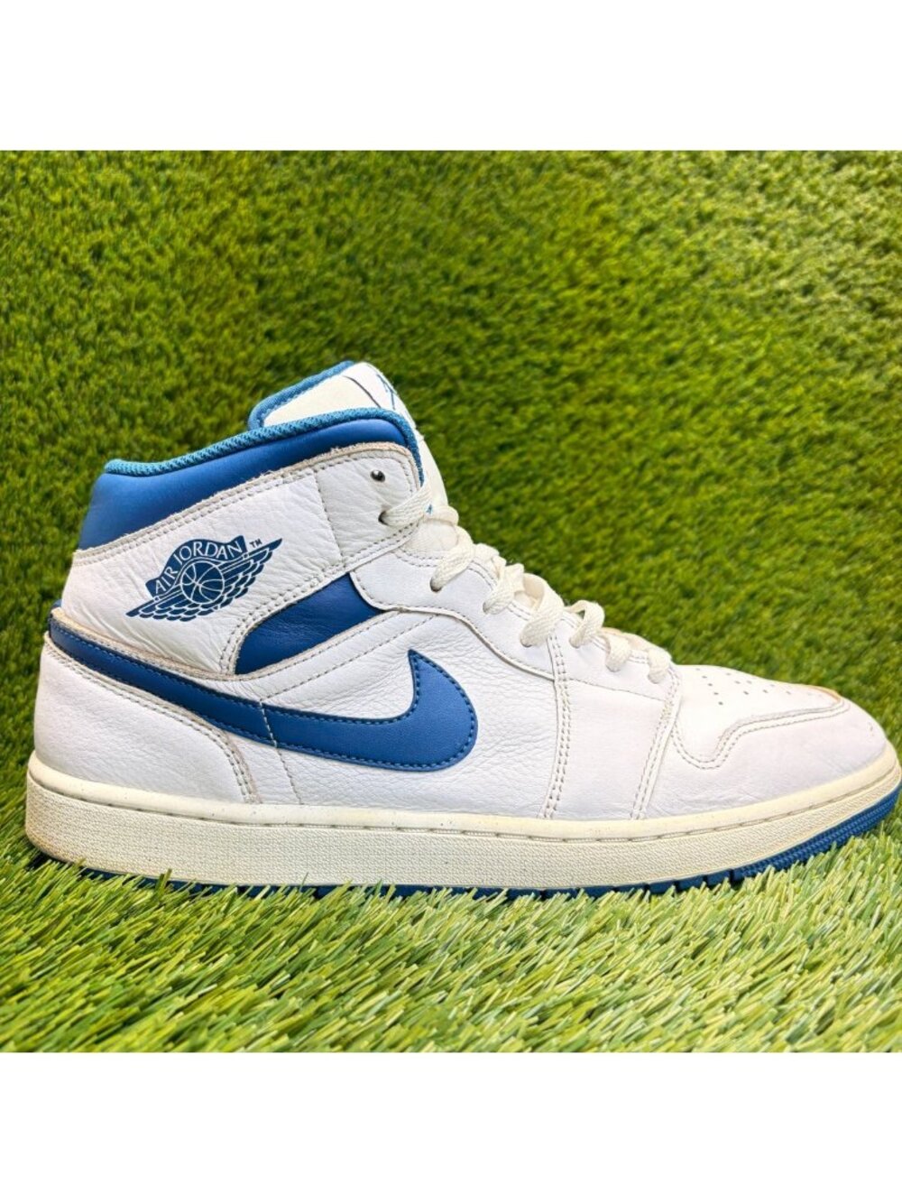 Nike Air Jordan 1 Mid SE Mens Size 12 White Blue Athletic Leather Shoes Sneakers